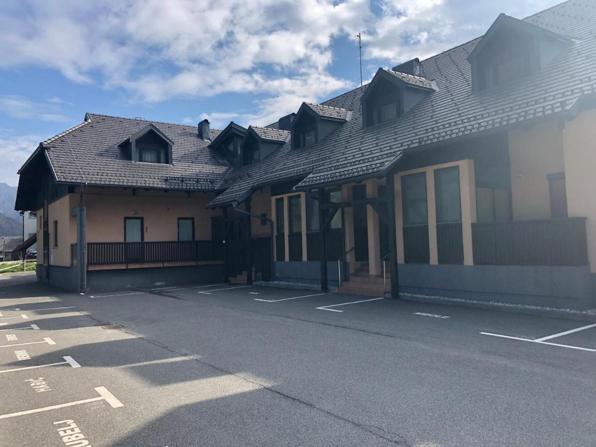 Sport & Sunny Cosy Alpine Retreat Lägenhet Kranjska Gora Exteriör bild