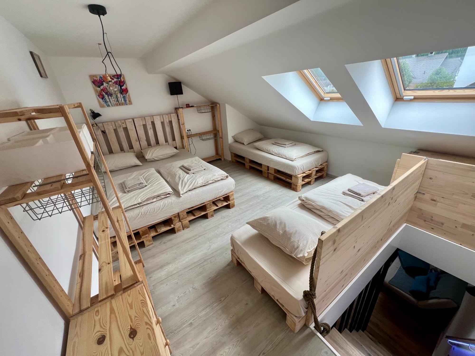 Sport & Sunny Cosy Alpine Retreat Lägenhet Kranjska Gora Exteriör bild